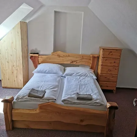 Privat Kamzik *